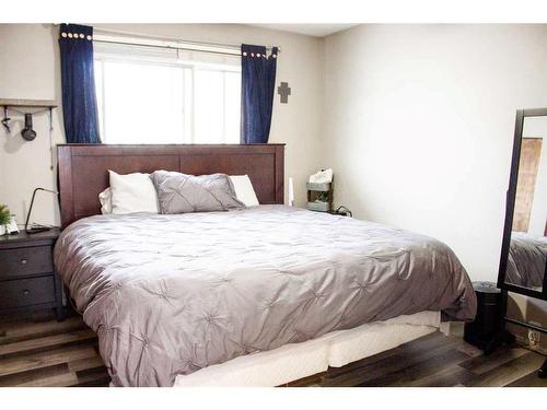 8618 99B Street, Grande Prairie, AB - Indoor Photo Showing Bedroom