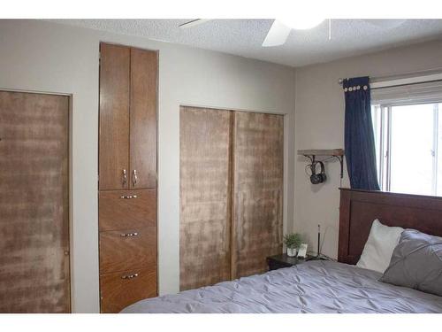 8618 99B Street, Grande Prairie, AB - Indoor Photo Showing Bedroom