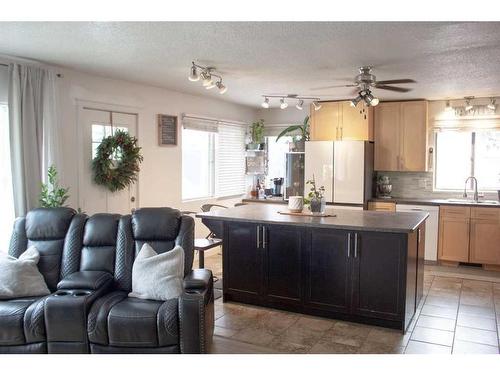 8618 99B Street, Grande Prairie, AB - Indoor Photo Showing Kitchen