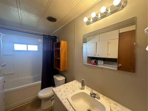 5107, 5113, 5117 51 Avenue, Berwyn, AB - Indoor Photo Showing Bathroom