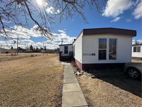 5107, 5113, 5117 51 Avenue, Berwyn, AB - Outdoor