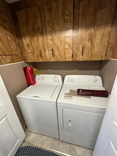 5107, 5113, 5117 51 Avenue, Berwyn, AB - Indoor Photo Showing Laundry Room