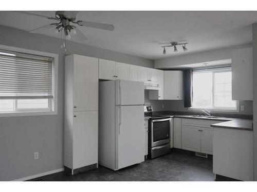 8945 64 Avenue, Grande Prairie, AB - Indoor Photo Showing Kitchen