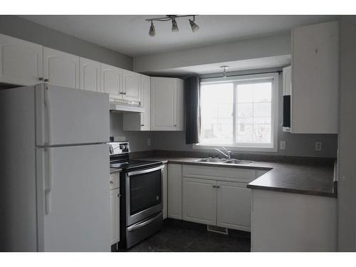 8945 64 Avenue, Grande Prairie, AB - Indoor Photo Showing Kitchen With Double Sink