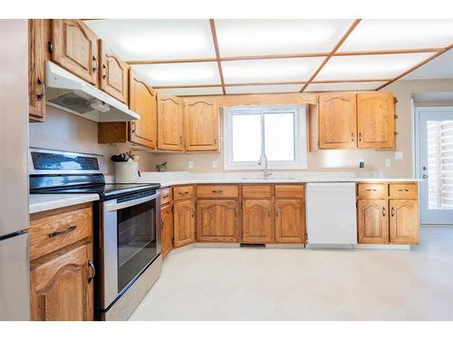 9662 65 Avenue, Grande Prairie, AB - Indoor Photo Showing Kitchen