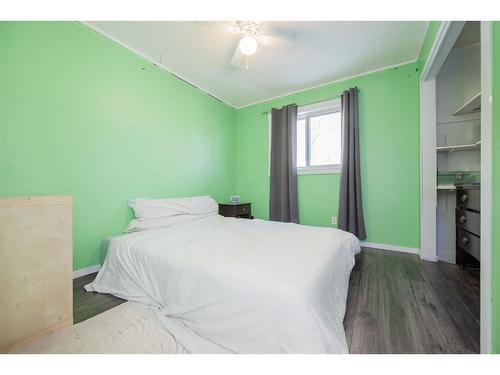 9662 65 Avenue, Grande Prairie, AB - Indoor Photo Showing Bedroom