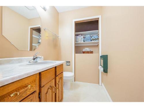 9662 65 Avenue, Grande Prairie, AB - Indoor Photo Showing Bathroom