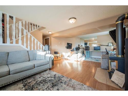 9662 65 Avenue, Grande Prairie, AB - Indoor Photo Showing Living Room