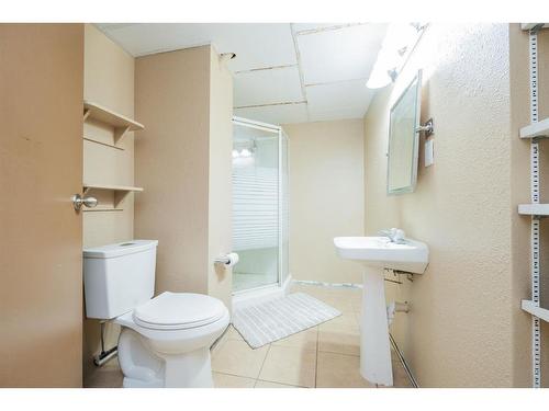 9662 65 Avenue, Grande Prairie, AB - Indoor Photo Showing Bathroom