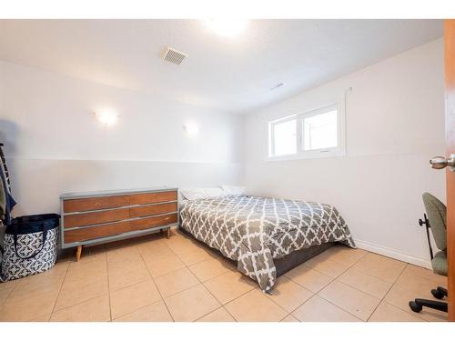 9662 65 Avenue, Grande Prairie, AB - Indoor Photo Showing Bedroom