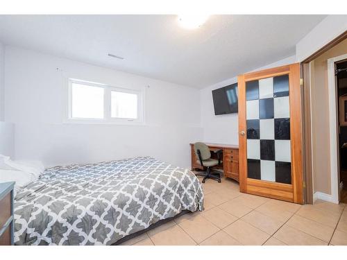 9662 65 Avenue, Grande Prairie, AB - Indoor Photo Showing Bedroom