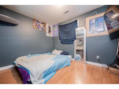 9662 65 Avenue, Grande Prairie, AB - Indoor Photo Showing Bedroom