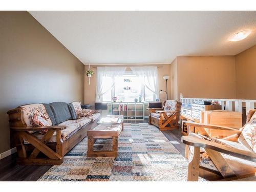 9662 65 Avenue, Grande Prairie, AB - Indoor Photo Showing Living Room