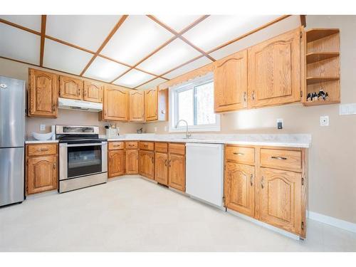 9662 65 Avenue, Grande Prairie, AB - Indoor Photo Showing Kitchen