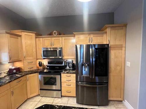 7 Chinook, High Level, AB - Indoor Photo Showing Kitchen