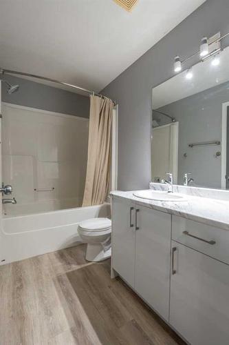 9701 67 Avenue, Grande Prairie, AB - Indoor Photo Showing Bathroom