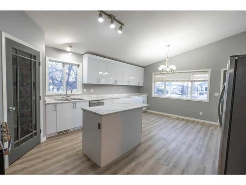 9701 67 Avenue, Grande Prairie, AB - Indoor Photo Showing Kitchen