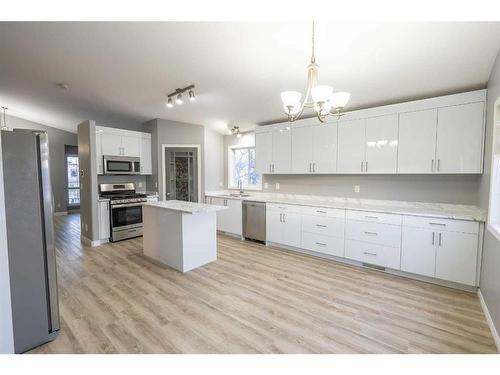 9701 67 Avenue, Grande Prairie, AB - Indoor Photo Showing Kitchen