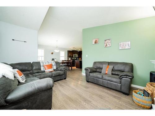 8822 73 Avenue, Grande Prairie, AB - Indoor Photo Showing Living Room