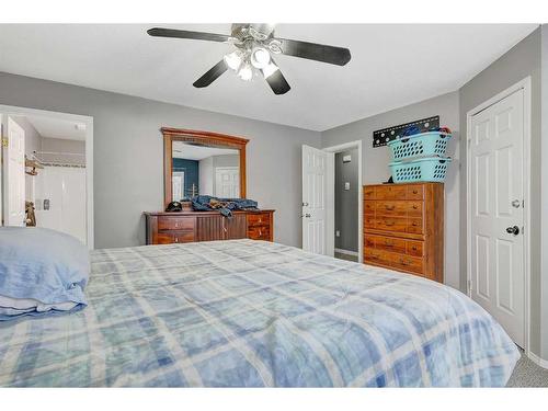 13-71204 Range Road 55, Grande Prairie, AB - Indoor Photo Showing Bedroom