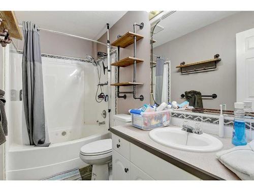 13-71204 Range Road 55, Grande Prairie, AB - Indoor Photo Showing Bathroom