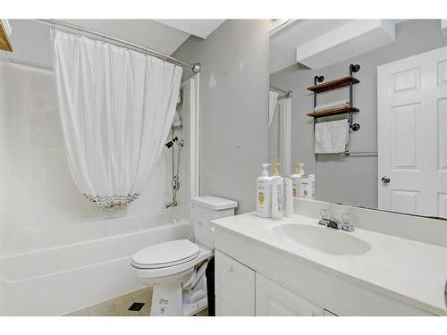 13-71204 Range Road 55, Grande Prairie, AB - Indoor Photo Showing Bathroom