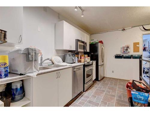 13-71204 Range Road 55, Grande Prairie, AB - Indoor Photo Showing Kitchen