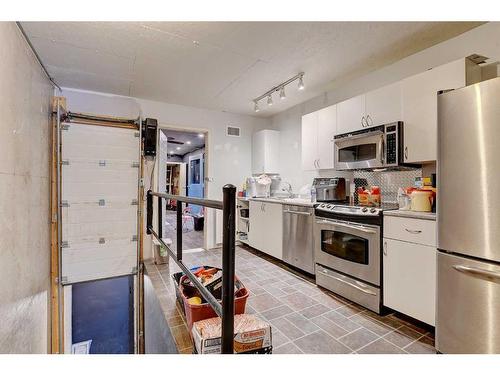 13-71204 Range Road 55, Grande Prairie, AB - Indoor Photo Showing Kitchen