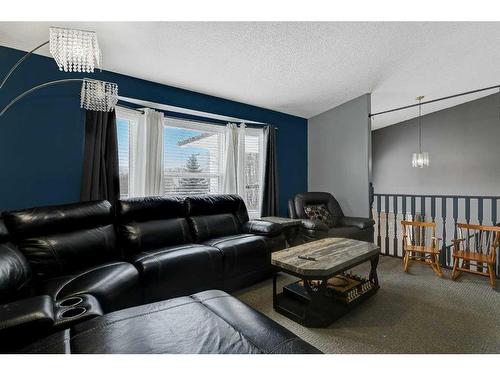 13-71204 Range Road 55, Grande Prairie, AB - Indoor Photo Showing Living Room