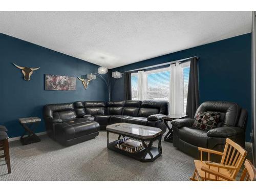 13-71204 Range Road 55, Grande Prairie, AB - Indoor Photo Showing Living Room