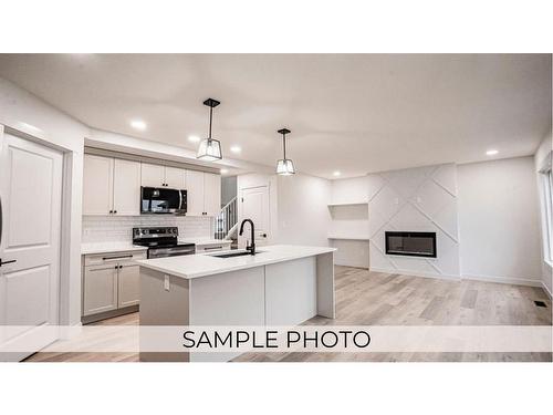 7125 86 Street, Grande Prairie, AB - Indoor Photo Showing Kitchen