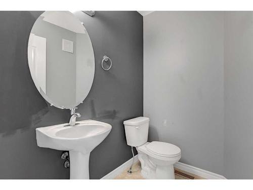 18 Pinnacle Avenue, Grande Prairie, AB - Indoor Photo Showing Bathroom