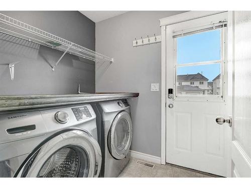 18 Pinnacle Avenue, Grande Prairie, AB - Indoor Photo Showing Laundry Room