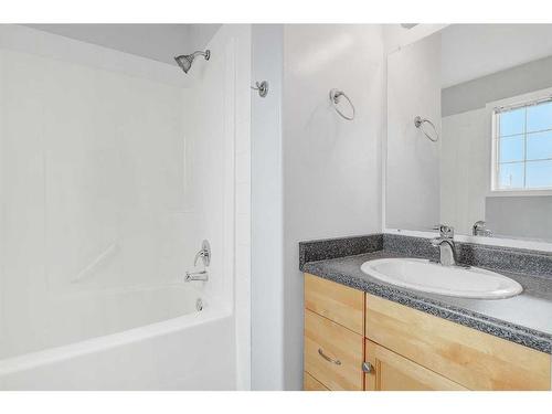 18 Pinnacle Avenue, Grande Prairie, AB - Indoor Photo Showing Bathroom