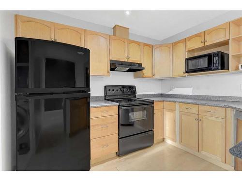 18 Pinnacle Avenue, Grande Prairie, AB - Indoor Photo Showing Kitchen