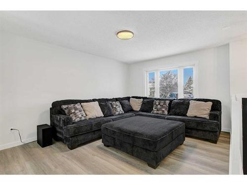 9815 79 Avenue, Grande Prairie, AB - Indoor Photo Showing Living Room