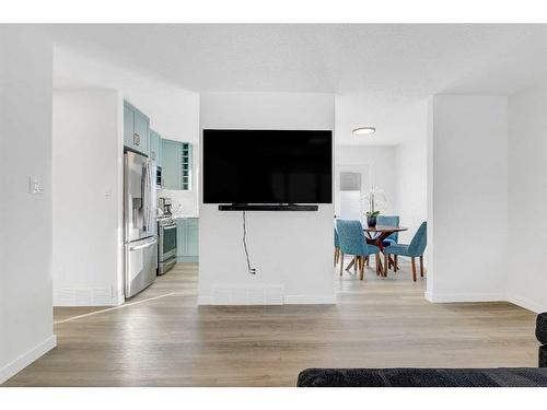 9815 79 Avenue, Grande Prairie, AB - Indoor Photo Showing Living Room