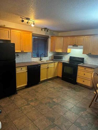 11250 75A Avenue, Grande Prairie, AB - Indoor Photo Showing Kitchen