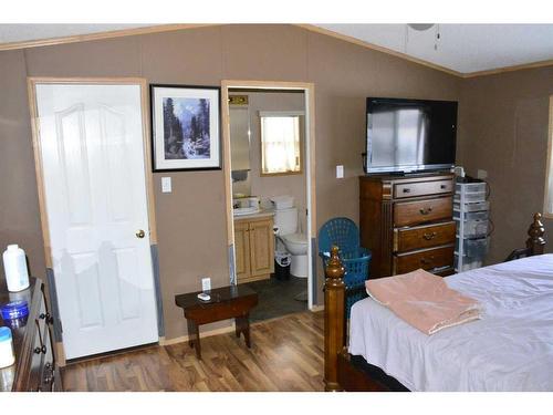 82440 Range Road 221, Rural Northern Sunrise County, AB - Indoor Photo Showing Bedroom