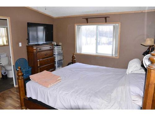 82440 Range Road 221, Rural Northern Sunrise County, AB - Indoor Photo Showing Bedroom