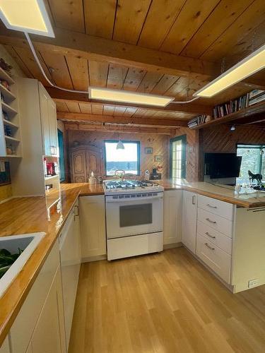 14119 Township Road 774, Rural Big Lakes County, AB - Indoor Photo Showing Kitchen