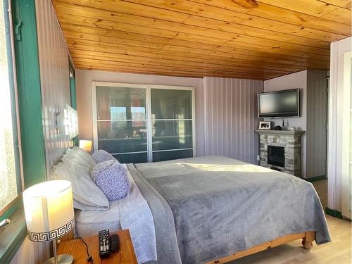 14119 Township Road 774, Rural Big Lakes County, AB - Indoor Photo Showing Bedroom