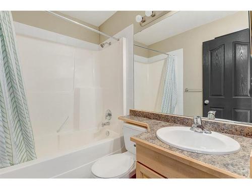 11313 81 Avenue, Grande Prairie, AB - Indoor Photo Showing Bathroom