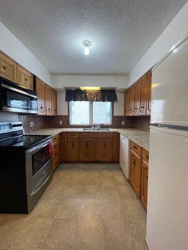 308 4Th Avenue, Kinuso, AB - Indoor Photo Showing Kitchen