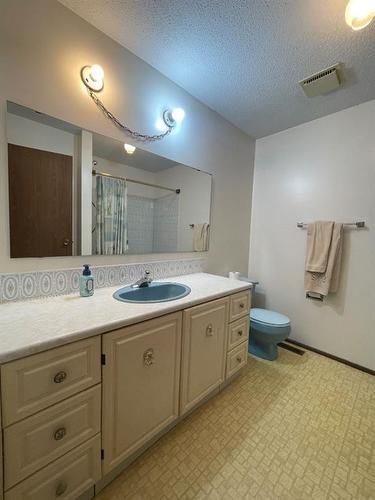 308 4Th Avenue, Kinuso, AB - Indoor Photo Showing Bathroom