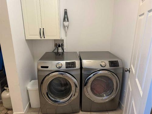 2-4900 54 Avenue, Grimshaw, AB - Indoor Photo Showing Laundry Room