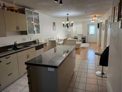 2-4900 54 Avenue, Grimshaw, AB - Indoor Photo Showing Kitchen