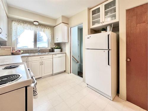 8809 99 Street, Grande Prairie, AB - Indoor Photo Showing Kitchen With Double Sink