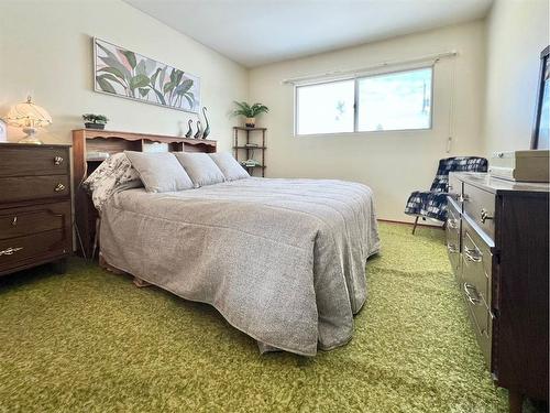 8809 99 Street, Grande Prairie, AB - Indoor Photo Showing Bedroom