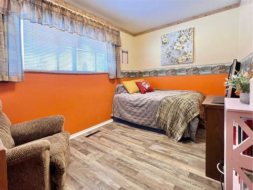 8809 99 Street, Grande Prairie, AB - Indoor Photo Showing Bedroom